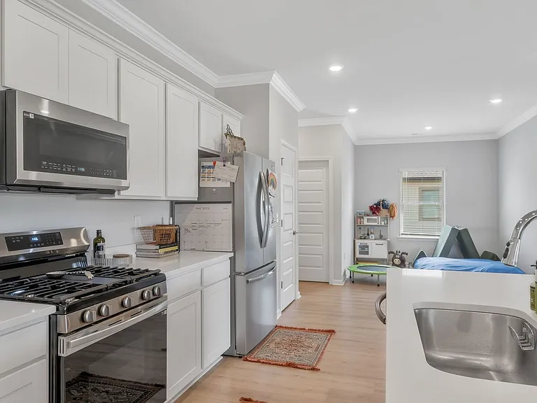 101 Stockholm Ln — Photo 10
