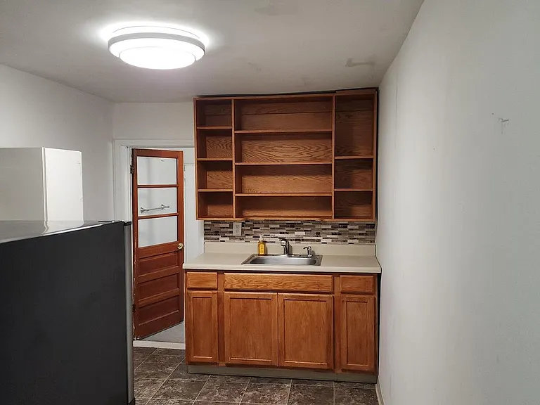 214 Stroud St — Photo 3