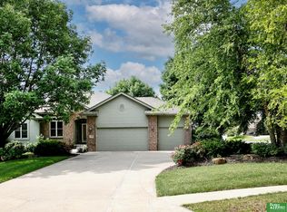 17027 Cinnamon Cir, Omaha, NE 68135