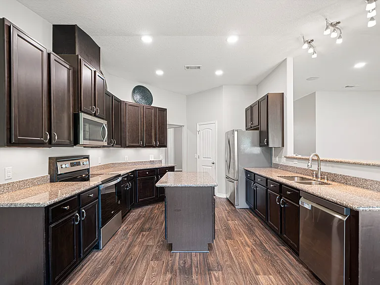 2132 Vizcaya Dr — Photo 19