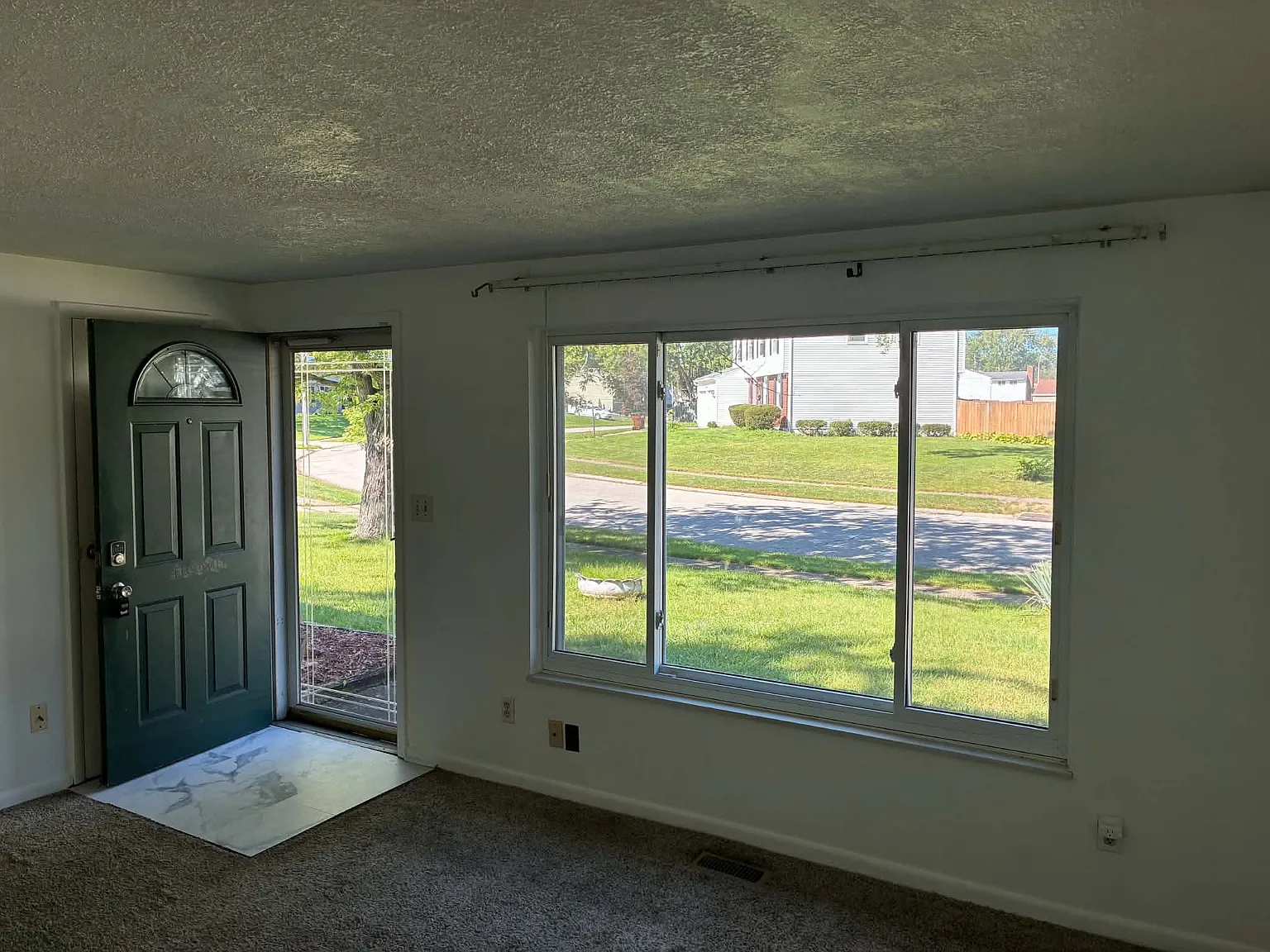 3 bed, 1170 sqft, $1,450 — Photo 2