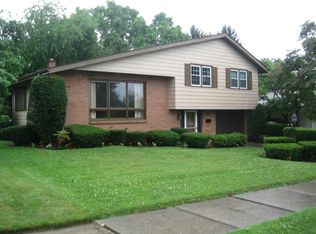 4 Crescent Dr, Plains, PA 18705