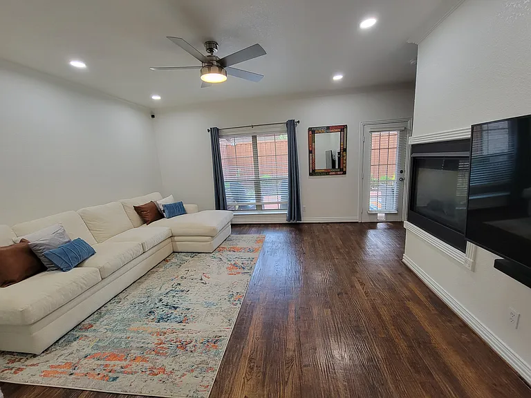 4263 Towne Lake Ct — Photo 7