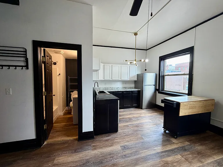 112 S Mill St #4 — Photo 5