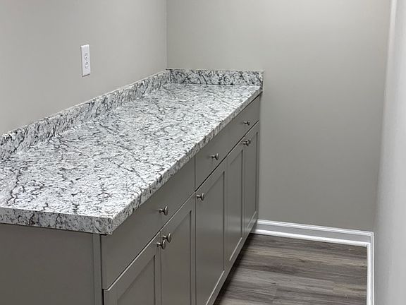 5th image of 405 W Main St