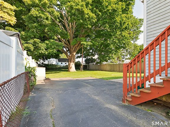 4th image of 308 Soundview Avenue
