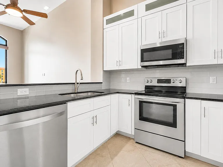 701 S Olive Ave #303 — Photo 4