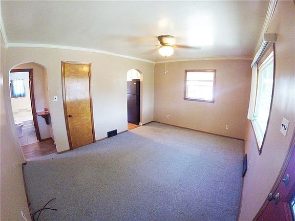 5th image of 515 Clydesdale Ave