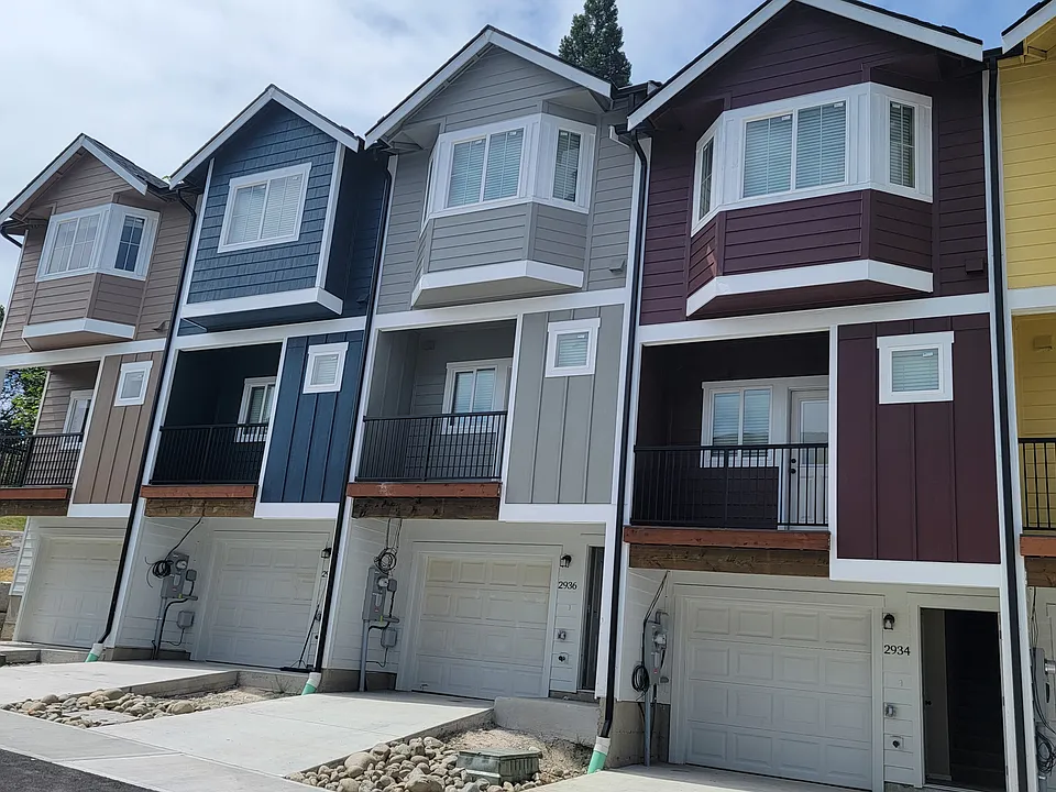 Townhomes at University Place LLC