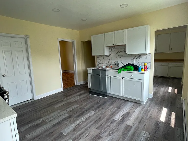 371 Congress Ave #3 — Photo 2