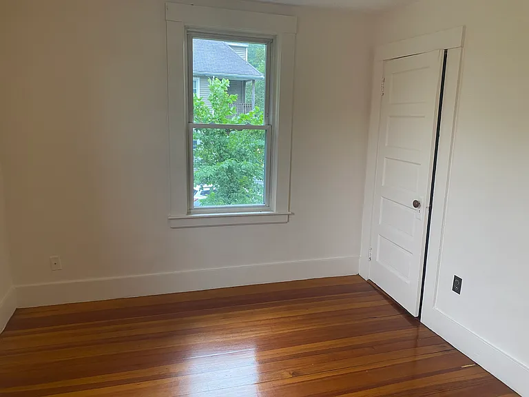 823-825 Boston Rd #2 — Photo 7