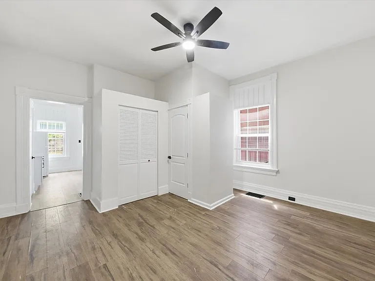 2502 Halstead St — Photo 14