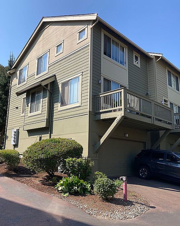 2nd image of 420 Shangri La Way NW