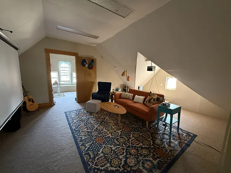 2721 E 22nd St #2 — Photo 11