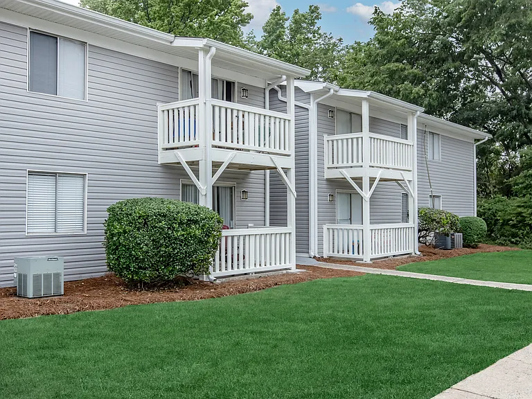 Meadowbrook Apartments — Photo 5