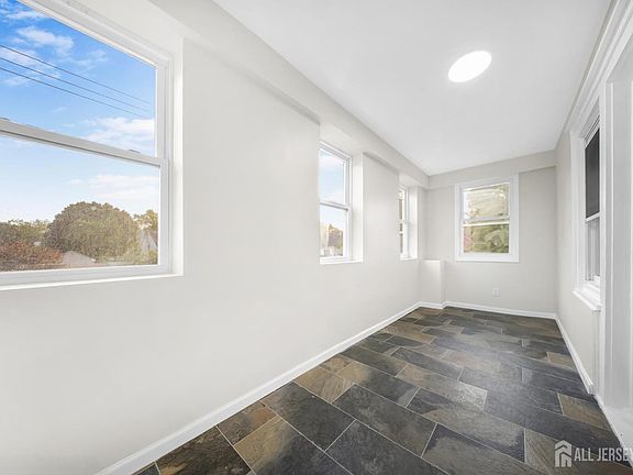 5th image of 16 Lincoln Ave
