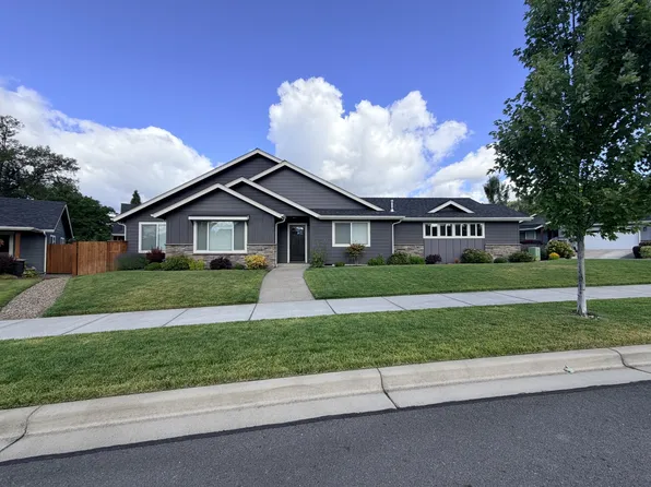 2019 SW Truman Way, Grants Pass, OR 97526