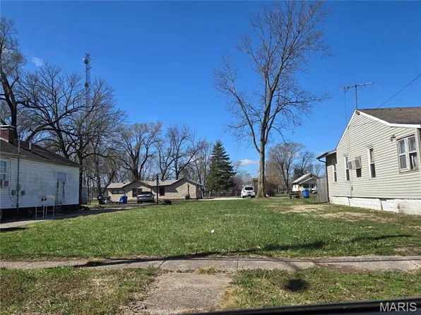 330 S Pence St, East Alton, IL 62024