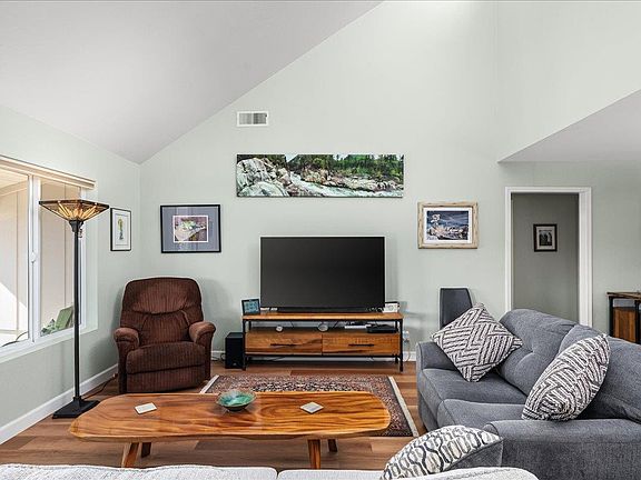 3rd image of 15666 Wolf Mountain Rd