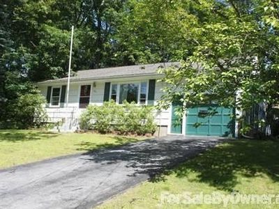 461 Oak St, Manchester, NH, 03104