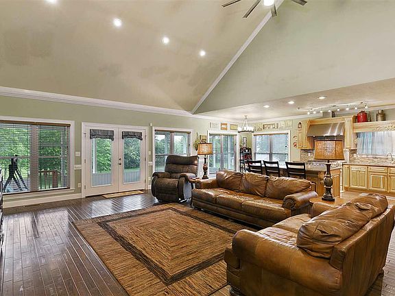 4th image of 131 Brittney Ln