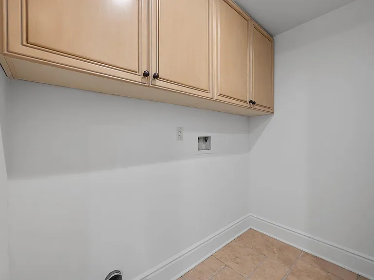 305 N Palm Dr — Photo 32