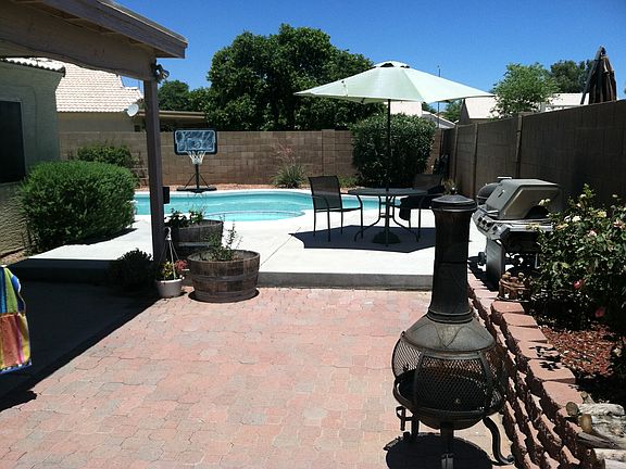 3rd image of 739 S Saint Paul Cir