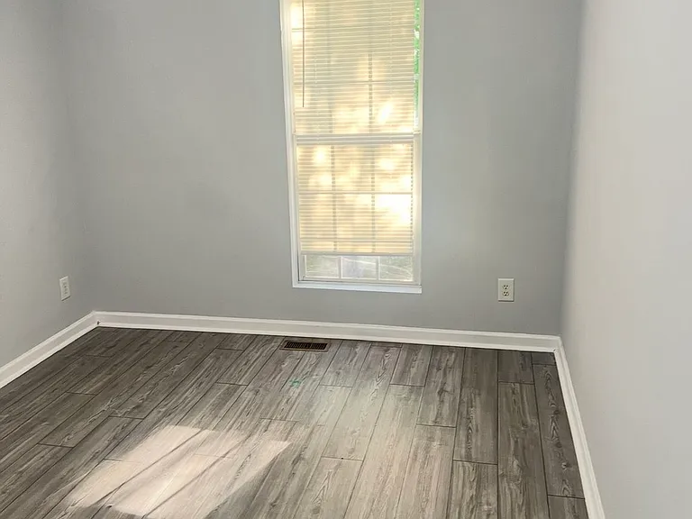 2279 Strathmoor Manor Dr — Photo 5