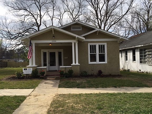 Large front porch! 