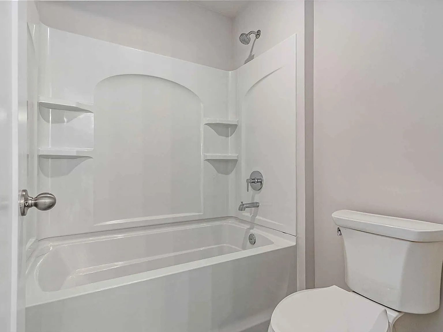 5 bed, 2962 sqft, $3,800 — Photo 3