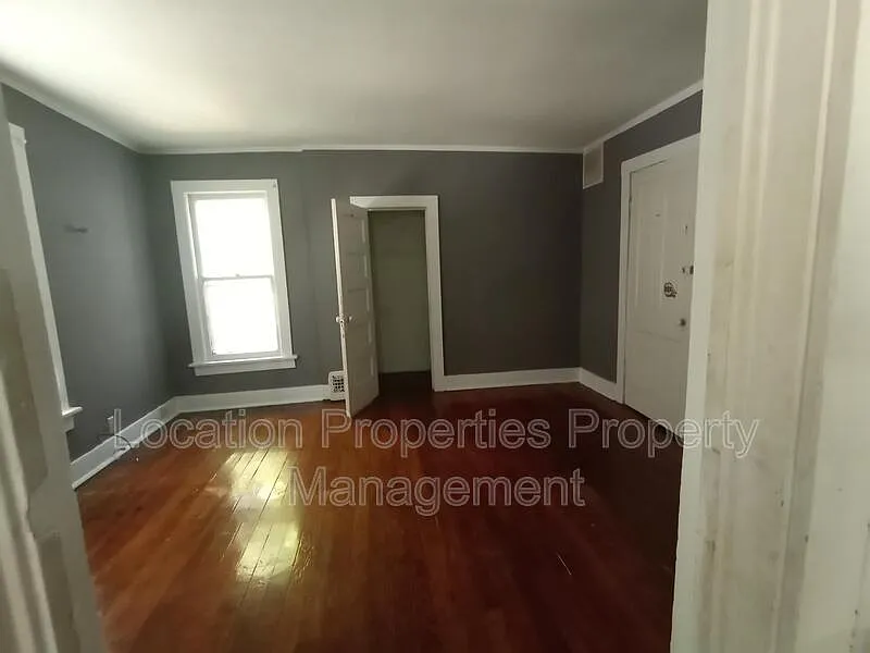 Studio, 1.0 bath, $925 — Photo 2