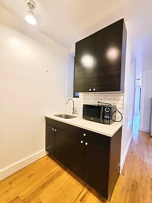 Rented by Delmark Realty LLC | media 33