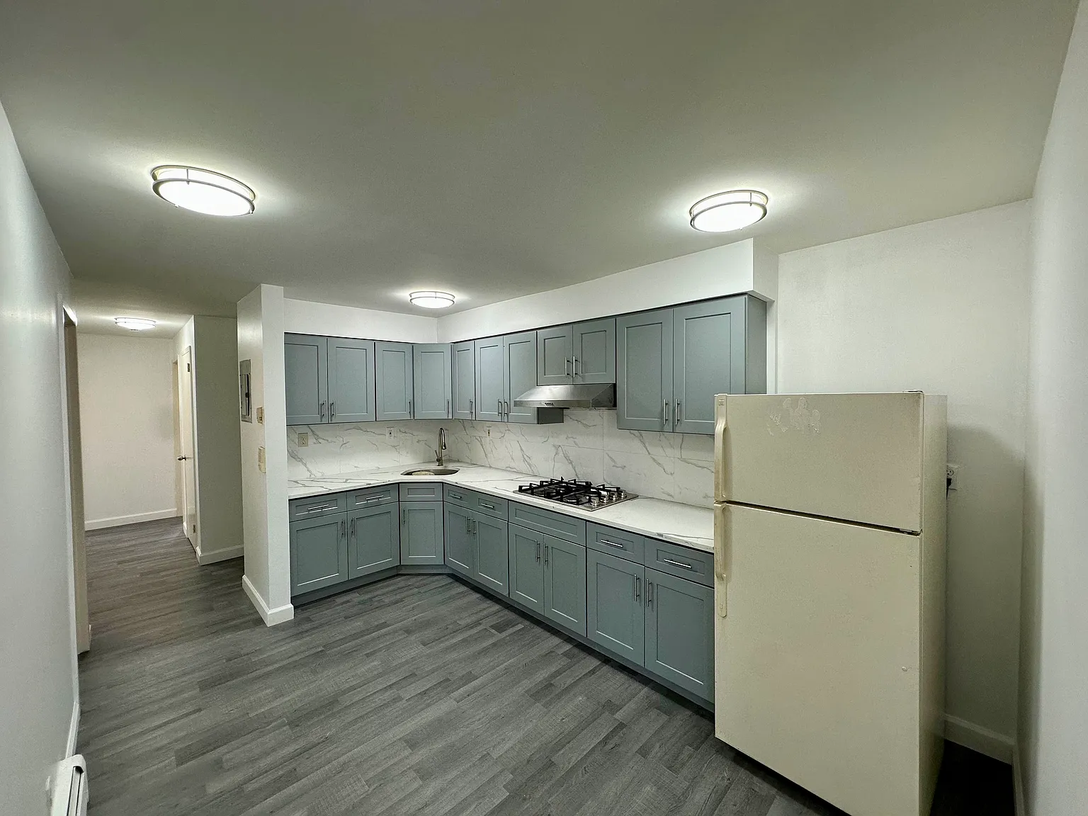 3 bed, 1000 sqft, $3,100 — Photo 4
