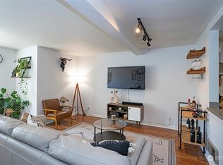 800 N Allen Pl APT 101, Seattle, WA 98103