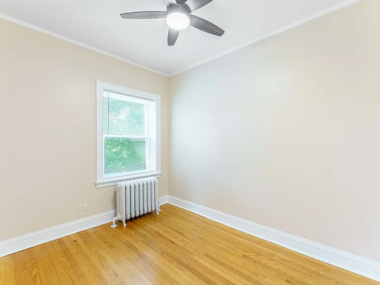2125 Wesley Ave — Photo 4