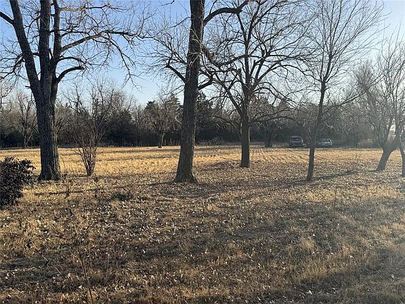 2nd image of 901 N Cimarron Rd