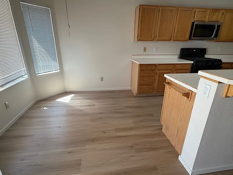 1328 Maplegrove Cir — Photo 8