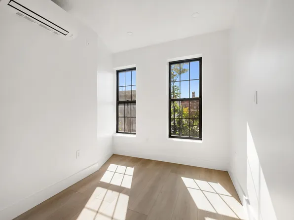 266 Stagg Street image 5 of 12