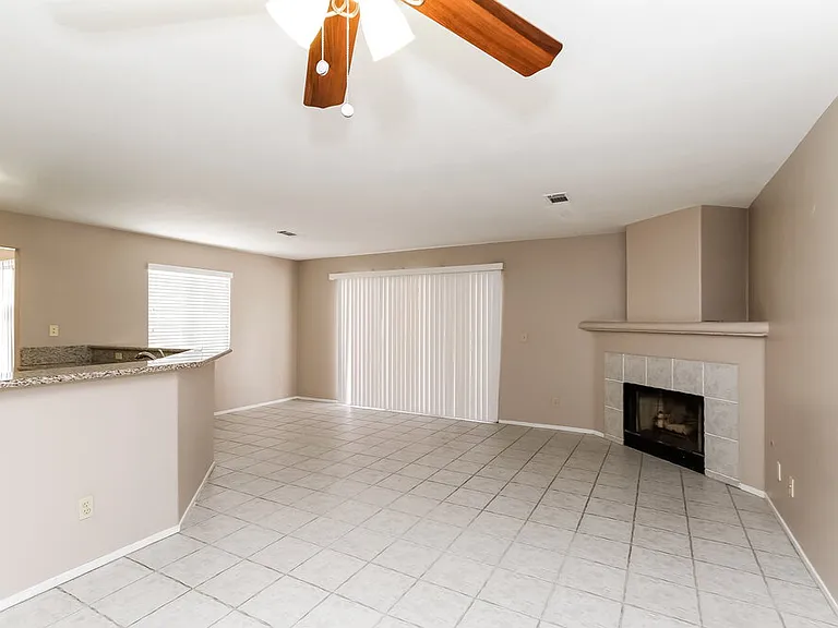 131 Monteen Dr — Photo 2
