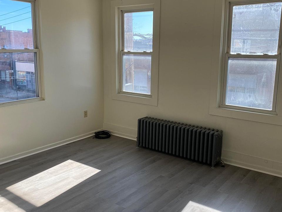 2nd image of 832 Broadway Ave APT 3