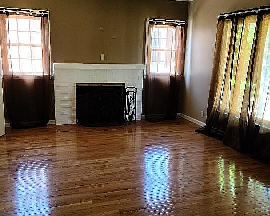 Living room with fireplace 