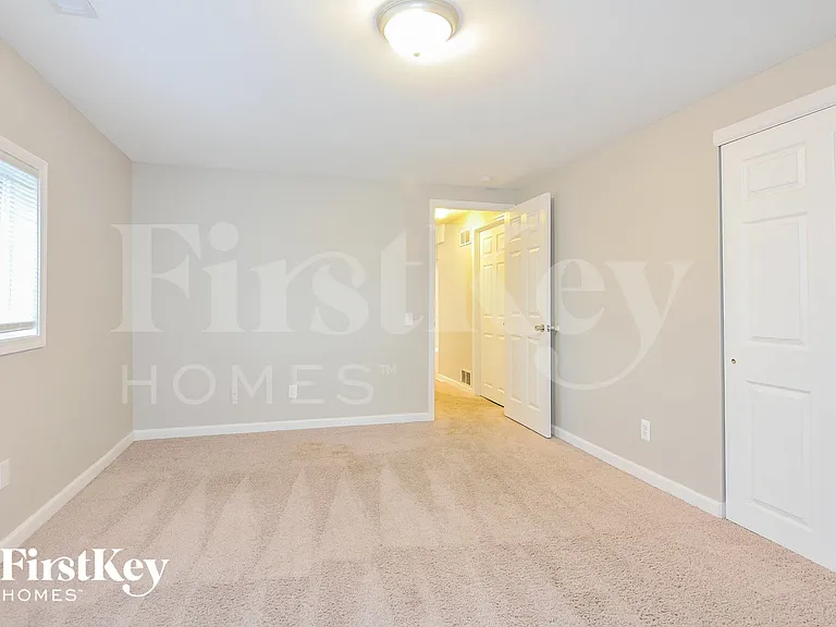 1562 Glenage Dr — Photo 10