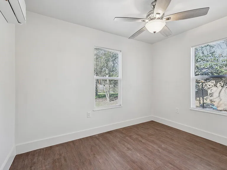 304 Harris St — Photo 20