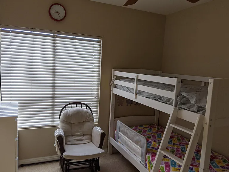 E Yvonne Ln — Photo 11