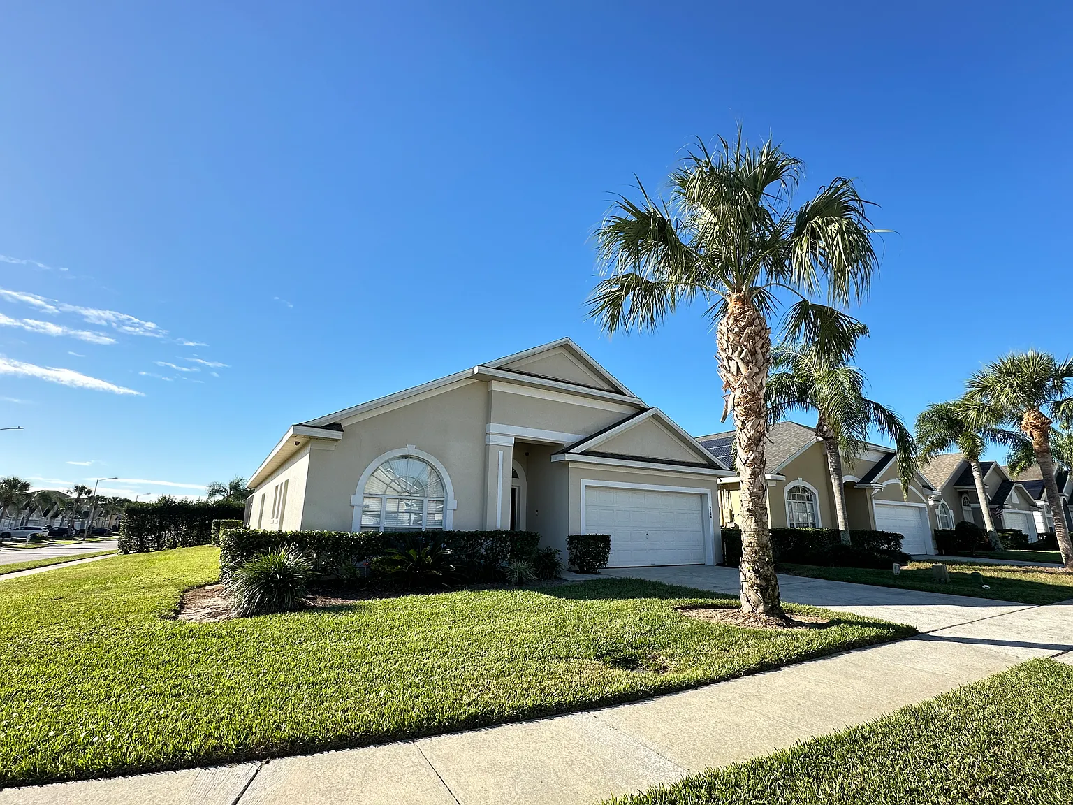 16724 Rolling Green Dr — Photo 1