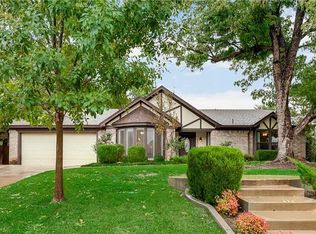 2216 Cambridge Dr, Hurst, TX 76054