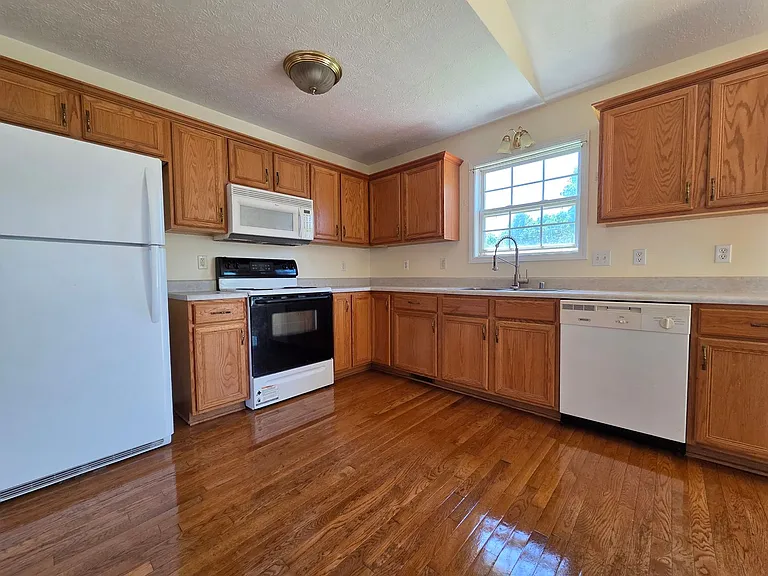 140 Byerly Blvd — Photo 6