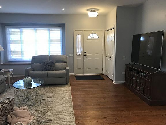 3rd image of 129 Cottonwood Pl