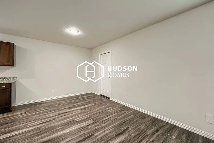 821 Harbor Point Rd — Photo 7