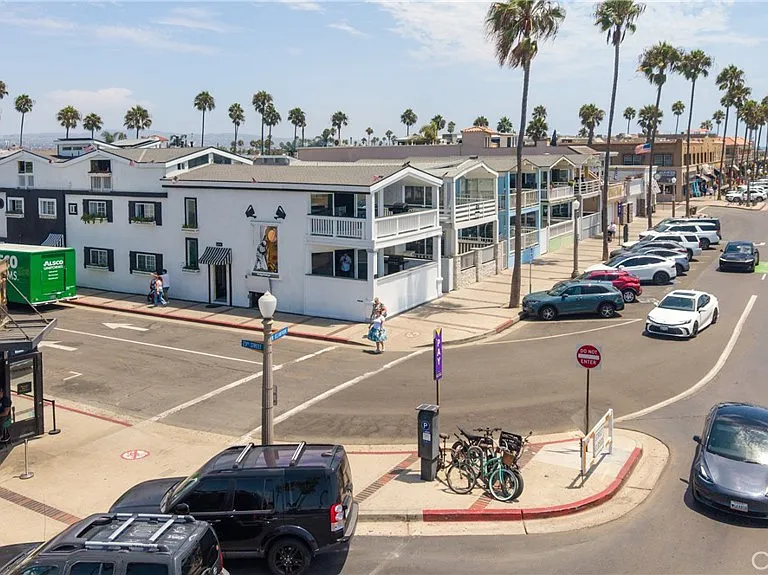 2214 W Oceanfront #B — Photo 3